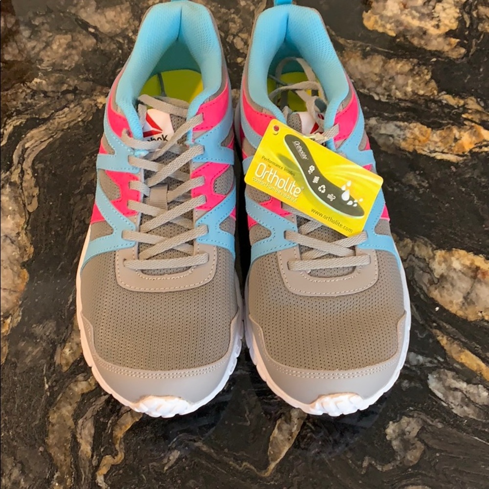 Girls reebok run supreme girls size 6
